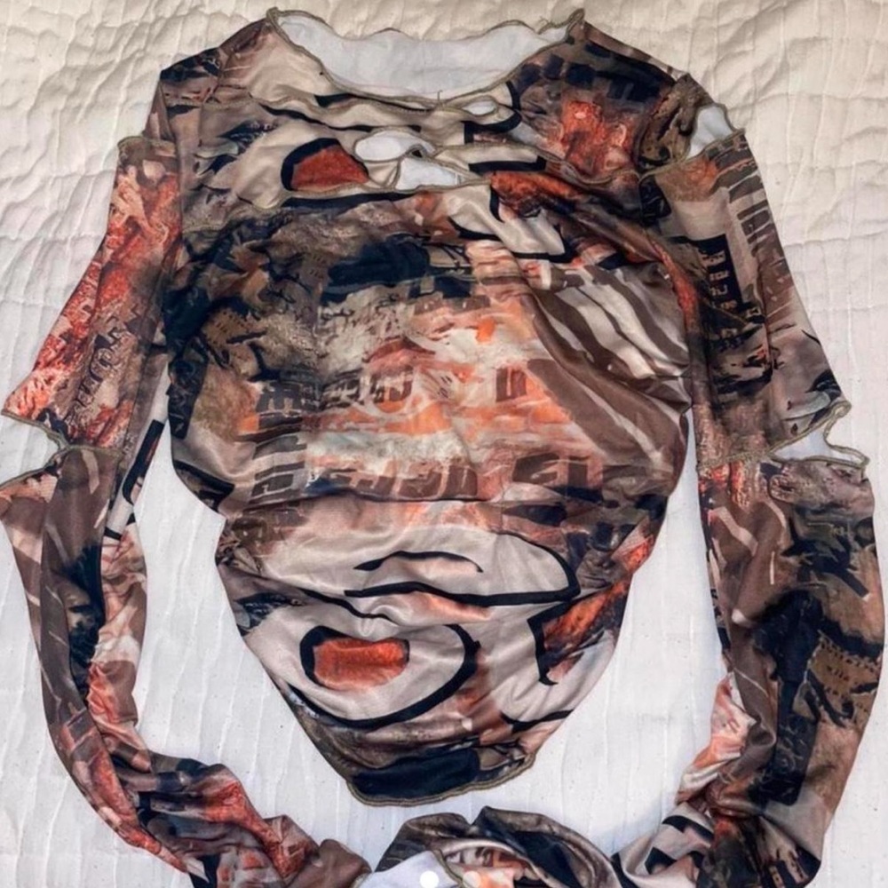y2k distressed crop top! fits s-m! never worn